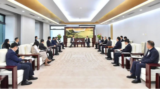楊長利會(huì)見上海電氣董事長吳...
